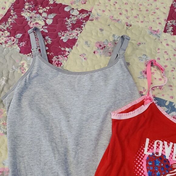 Lot/2 Tank Tops Red Love Peace Glitter Sz XS & Gray Shelf Bra Sz S 623 - Picture 4 of 6